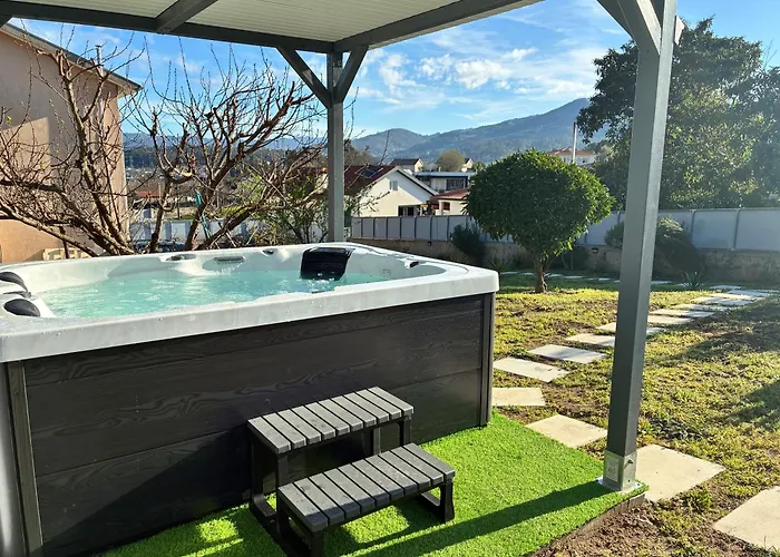 Luksusowy namiot Sublime Tiny House Avec Piscine Et Jacuzzi Prive Pres De Braga Bico